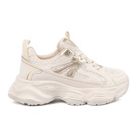 Sneaker beige leggere su una suola spessa