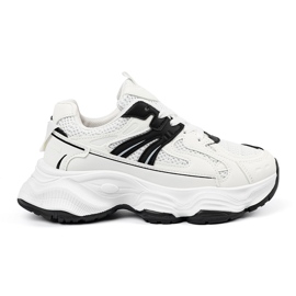 Sneaker femminili su una sima bianca spessa bianco