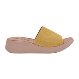 Flip in pelle scamosciata femminile sul cuneo Panto Fino RR267038 giallo