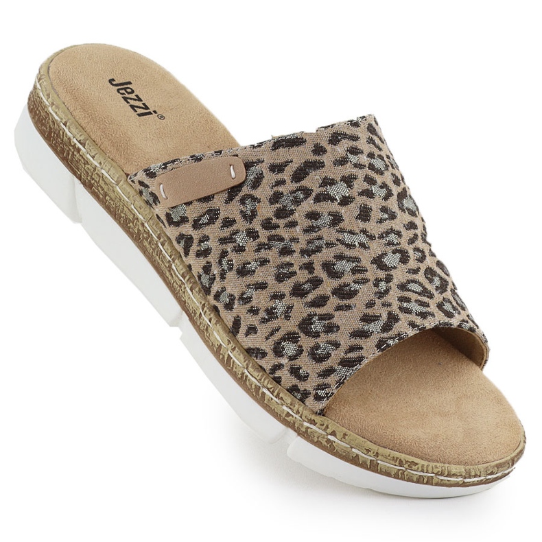 Le infradito da donna su una stampa leopardata beige jezzi 8832