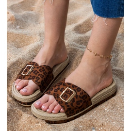 Panther Flip Flops sulla piattaforma con una fibbia sulla barra marrone