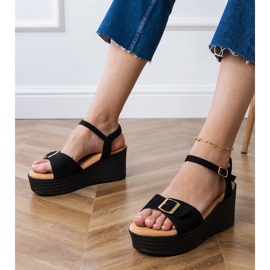 Sandali da donna nera con fibbia decorativa nero
