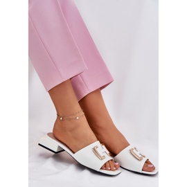 Vinceza Eleganti pantofole da donna su un blocco con un dettaglio dorato Vincez 62229 White bianco