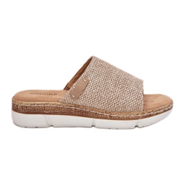 Infradito da donna con un cuneo beige