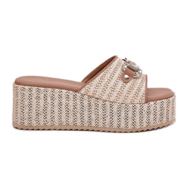 Zeppe femminili con cuneo con treccia e decorazione beige
