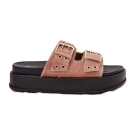 Infradito da donna con fibbie dorate sulla piattaforma beige rosa