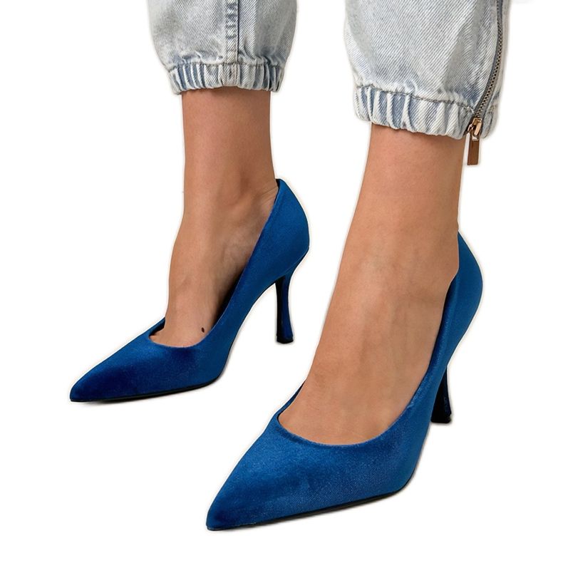 Pompe di velluto blu navy sul tallone alto