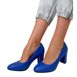 Pompe classiche blu sul post