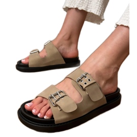 Flip verdi con morsetti su strisce beige
