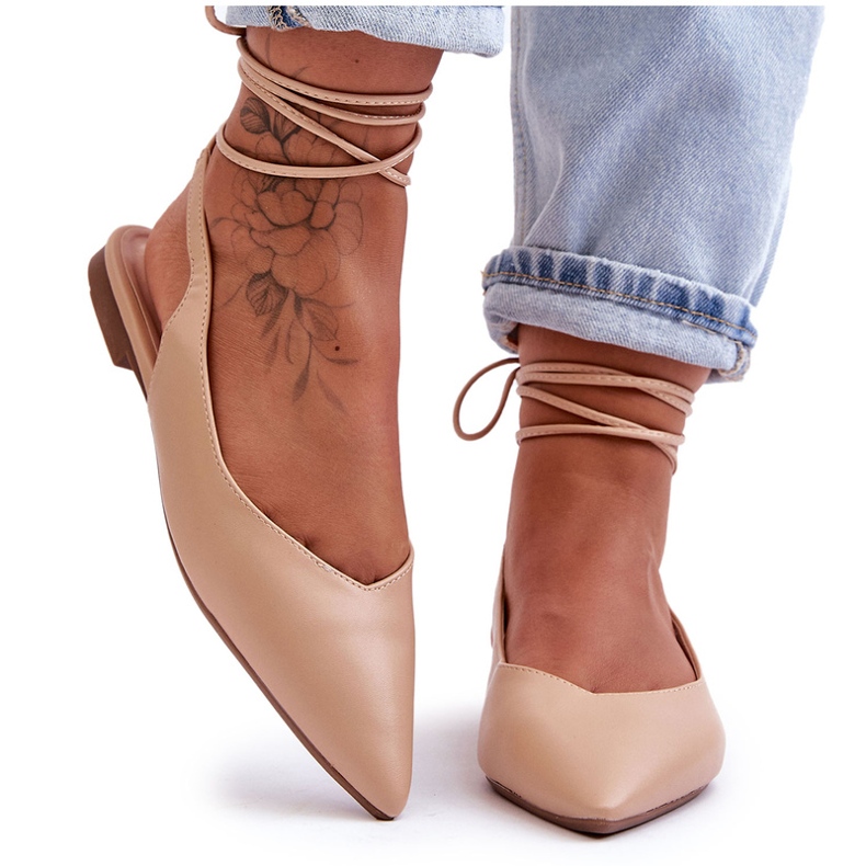 Ballerine nude legate all'eco-parte femminile beige