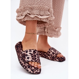 Infradito da donna sul leopardo della piattaforma marrone