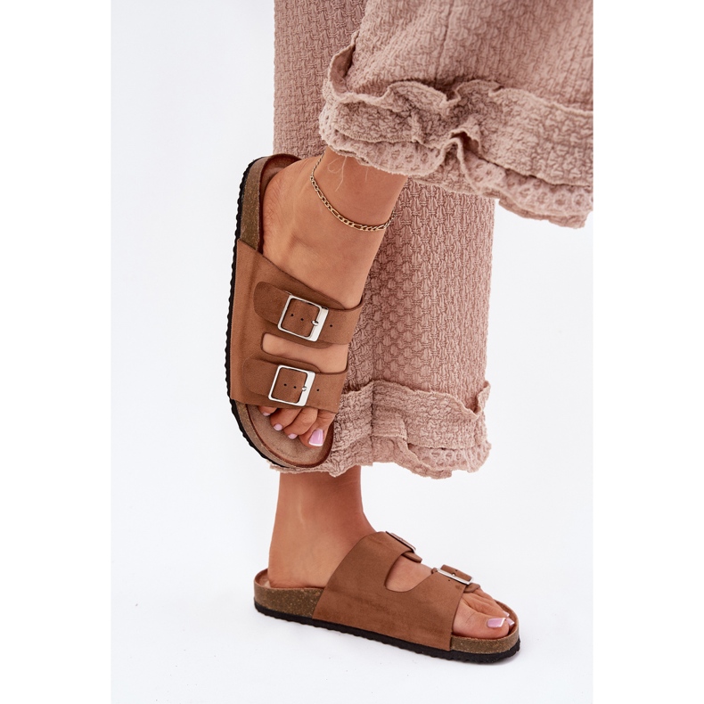 Infradito da donna sulla piattaforma del cammello cammello marrone
