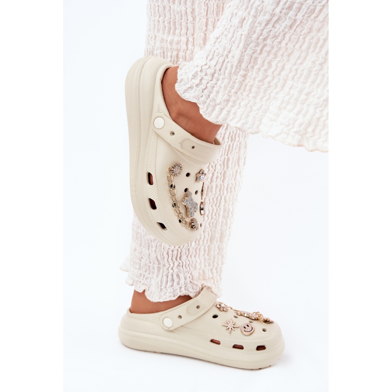 Flop di schiuma beige con spille