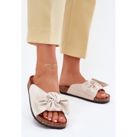 Infradito da donna sulla suola di sughero con prua beige