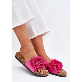 Infradito da donna su una suola di sughero con fiori fucsiani rosa