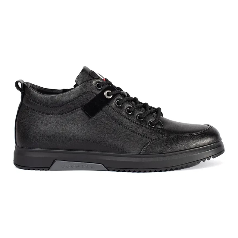 Scarpe legate da uomini neri nero