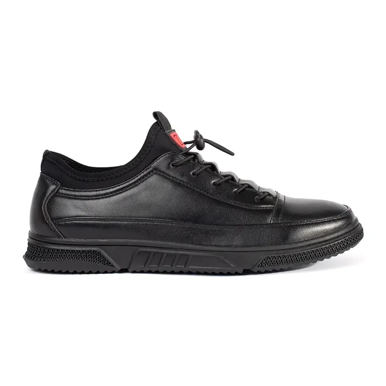 Scarpe sportive nere isolate nero