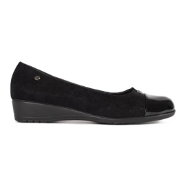 Goodin Scarpe nere con un dito verniciato nero