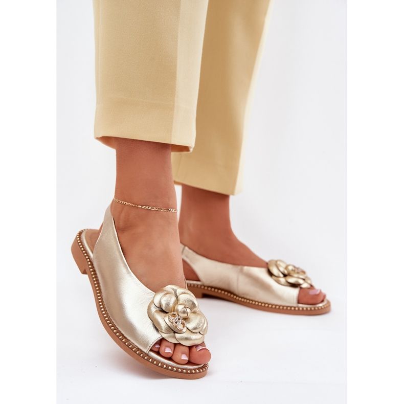 Sandali piatti in pelle con decorazione Chebello 4642 oro d'oro