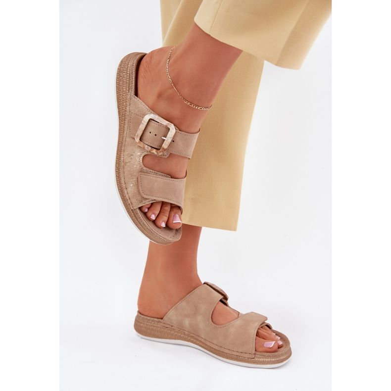 Infradito da donna con una fibbia e velcro inblu mk000013 beige