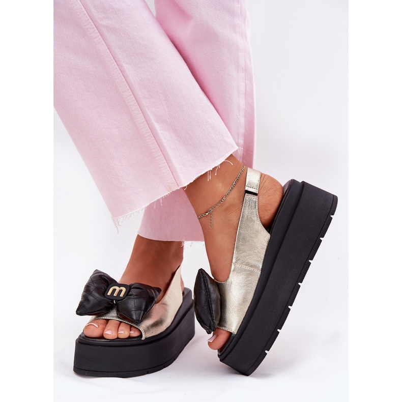 CheBello Sandali in pelle femminile sulla piattaforma con Cheello 4641 oro e nero d'oro