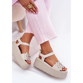 Sandali in pelle femminile sulla piattaforma beige Chebello 4701