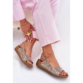 Sandali in pelle femminile su cuneo Maciejka L7069-04 beige