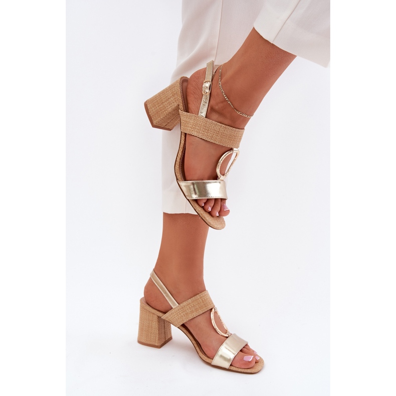 Sandali sul barb d'oro