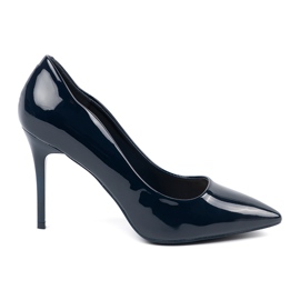 Navy Blue ha raccolto pompe su un tallone alto