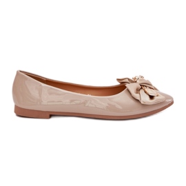 Ballerine dipinte con un arco e una spilla dorata beige scuro rivona