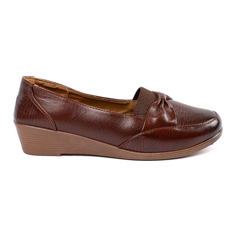 Scarpe basse marroni con un arco marrone