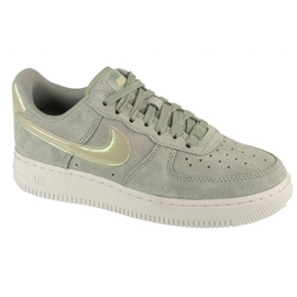 Nike Air Force 1 07 SE in HJ4401-300 verde