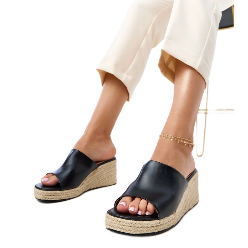 Black Espadrilles Flip -Flops sul cuneo Felicity beige