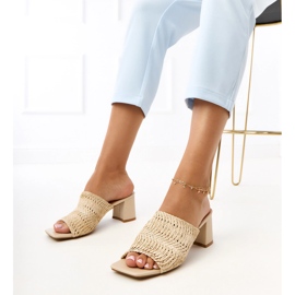 BEIGE Flip Flops sul palo con Gamboa Stripes intrecciate