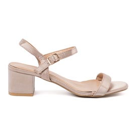 Shelvt Sandali di raso a ruote basse beige