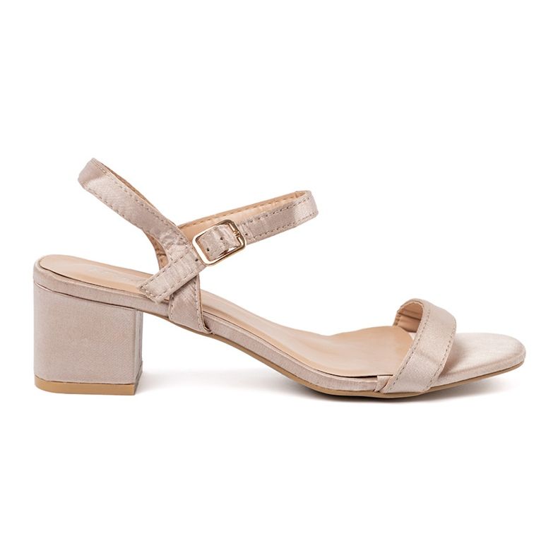 Shelvt Sandali di raso a ruote basse beige