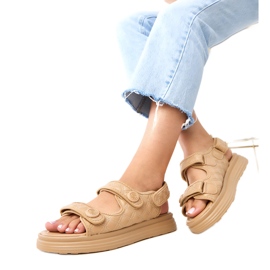 Sandali beige scuri con cinture di barba regolabili marrone