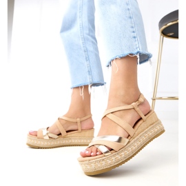 Sandali a cuneo beige con una striscia d'oro d'élita