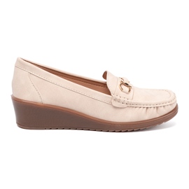 Shelvt Mocasine a cuneo beige con una catena decorativa