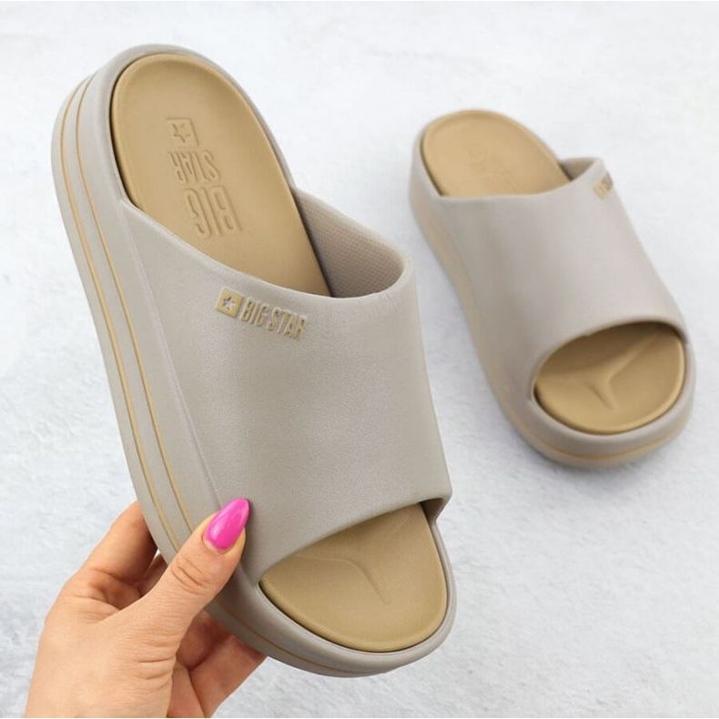 Pantofole sulla piattaforma Big Star in SS274424 INT2152A