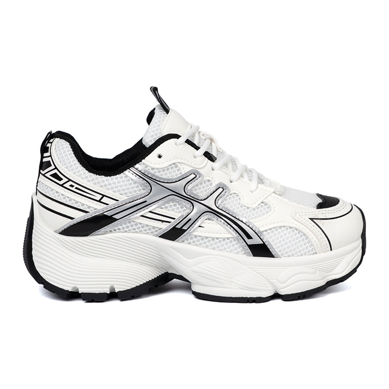 Shelvt Sneaker comode bianche e bianche con una maglia