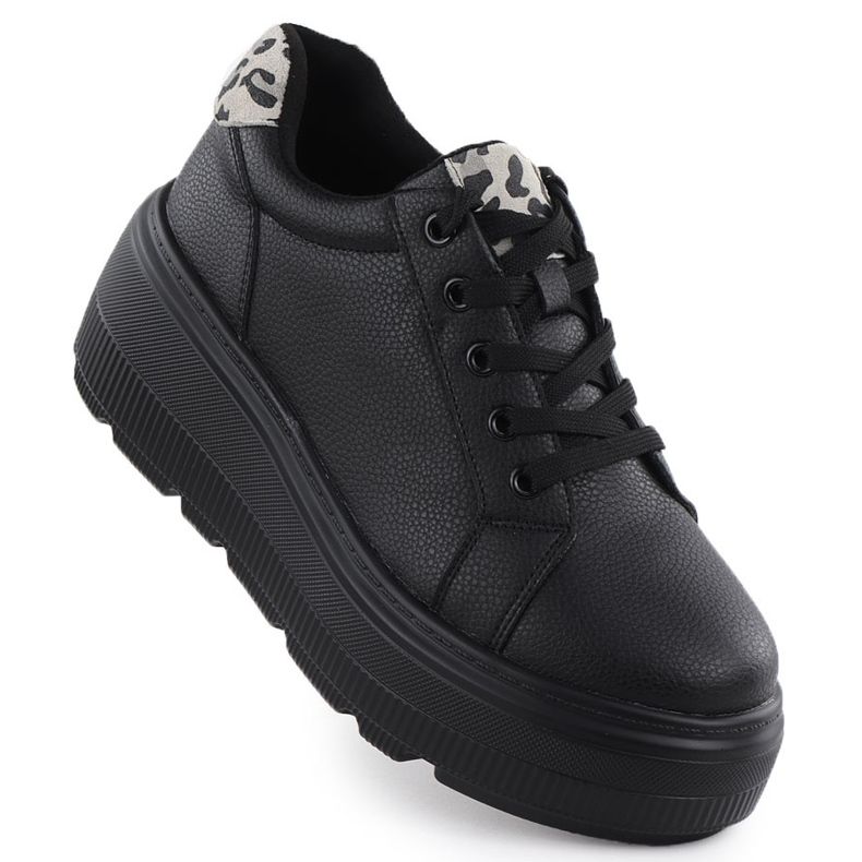 Scarpe in pelle da donna sulla piattaforma Black Vinceza 89144 nero