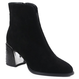Stivali di pelle da donna su un tacco decorativo nero Vinceza 66801