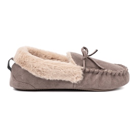 Shelvt Pantofole di beige scuro con un arco e un soffice interno di tipo moccasina