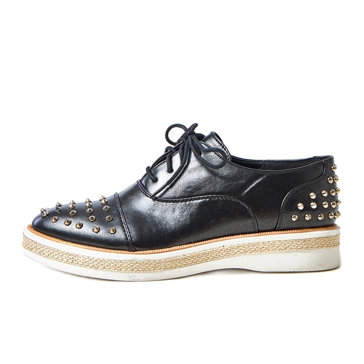 Scarpe da donna nera con borchie di greschi nero