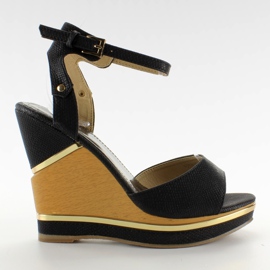 Eleganti sandali su zeppa alta 1018-N Nero