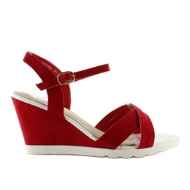 Sandali in camoscio sulla zeppa Lei-92 Red rosso