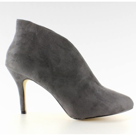 Perni incorporati con gris 1413 ritagliato grigio