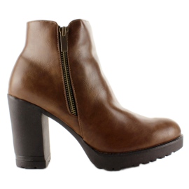 Stivali su una solida suola BG-57 Khaki cachi