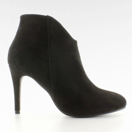 Stivali con intaglio AT-0592-L Nero